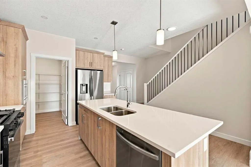 76 Buffaloberry Manor SE