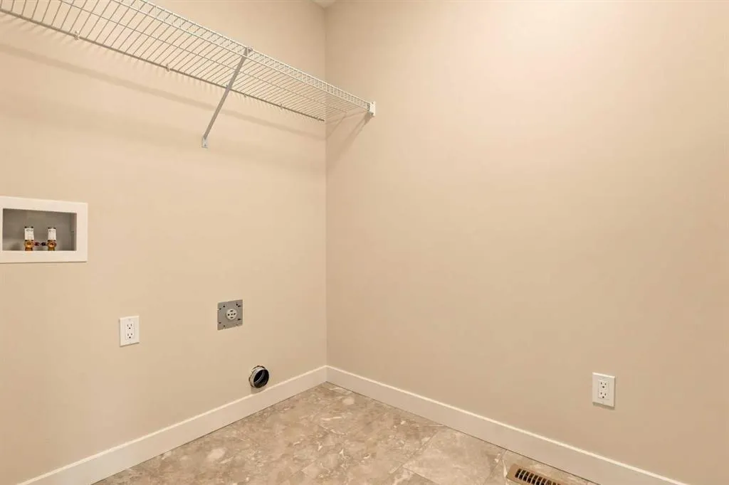 76 Buffaloberry Manor SE
