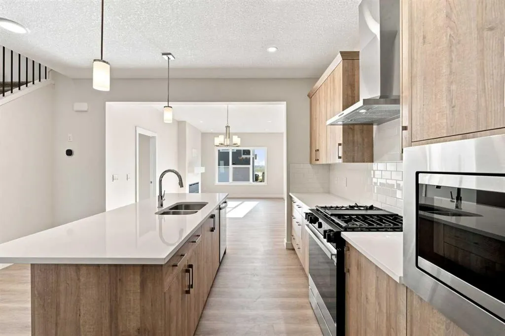 76 Buffaloberry Manor SE