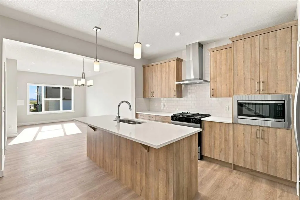 76 Buffaloberry Manor SE