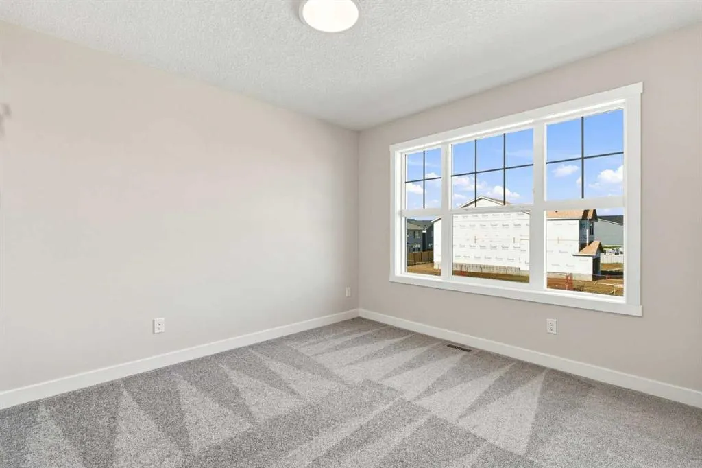 76 Buffaloberry Manor SE
