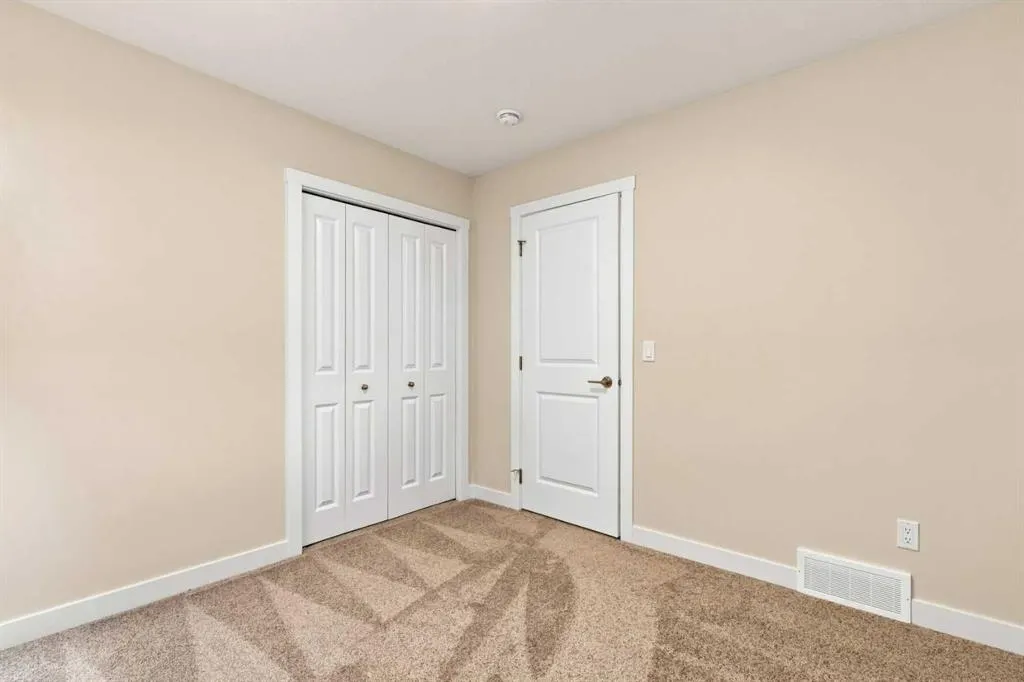 76 Buffaloberry Manor SE