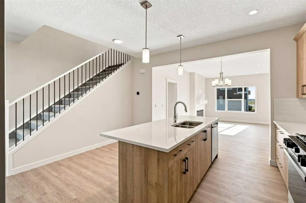 76 Buffaloberry Manor SE