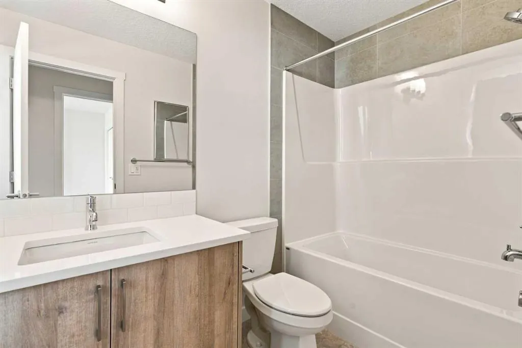 76 Buffaloberry Manor SE