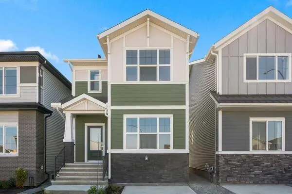 76 Buffaloberry Manor SE