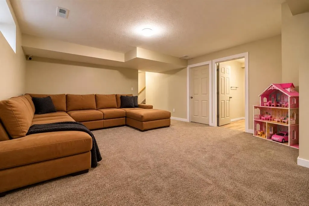 71 Coalbanks Gate W