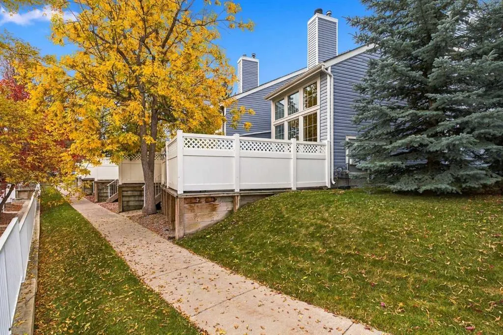 28 Berwick Crescent NW #52