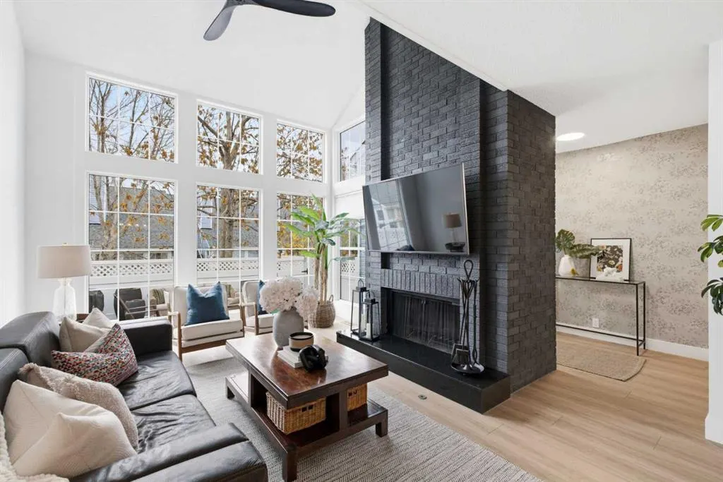 28 Berwick Crescent NW #52