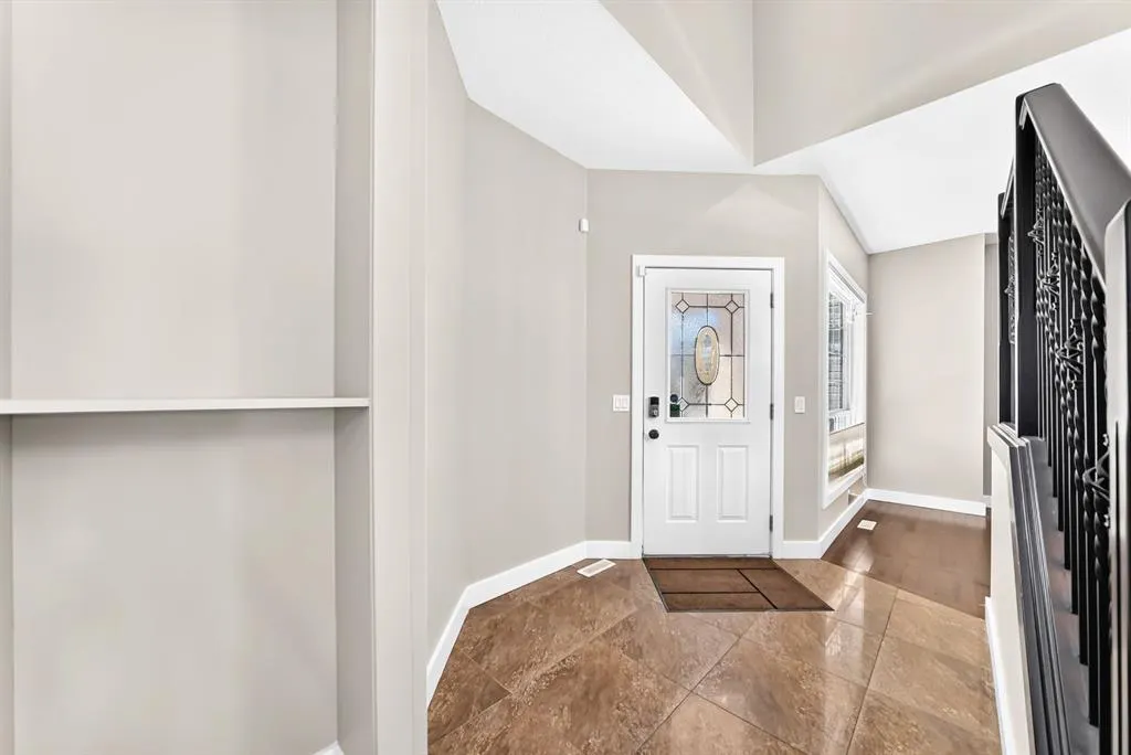 255 Edgebrook Park NW