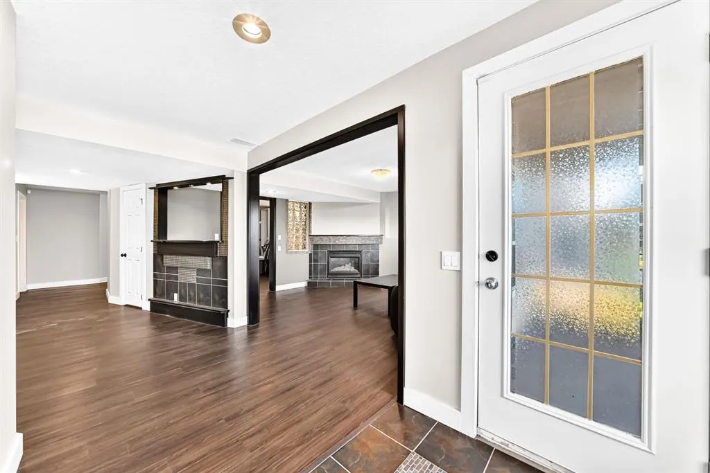 255 Edgebrook Park NW