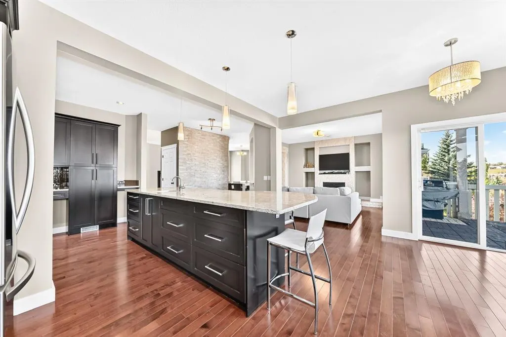 255 Edgebrook Park NW