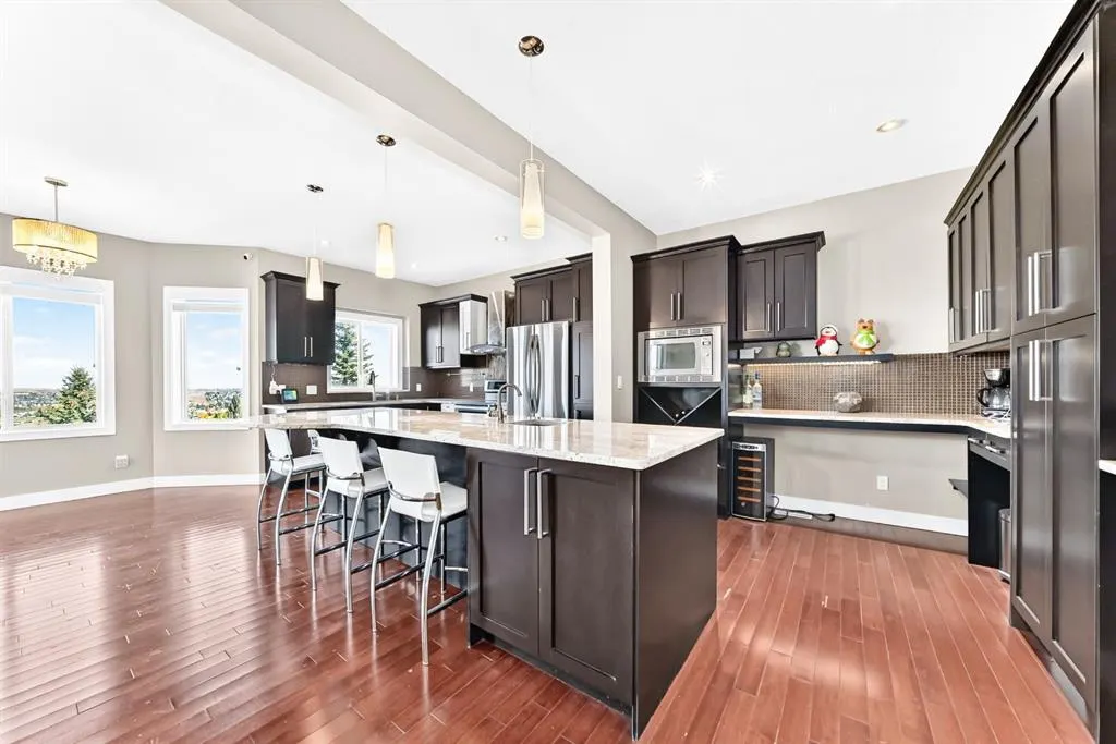 255 Edgebrook Park NW