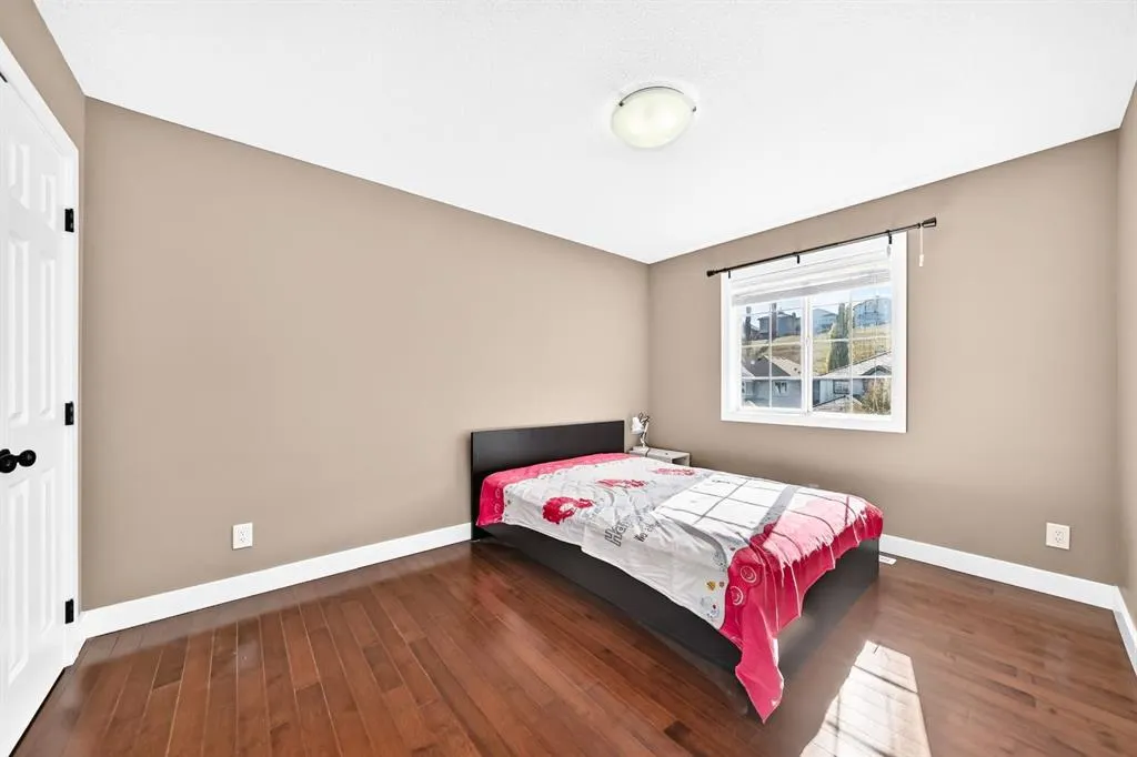 255 Edgebrook Park NW