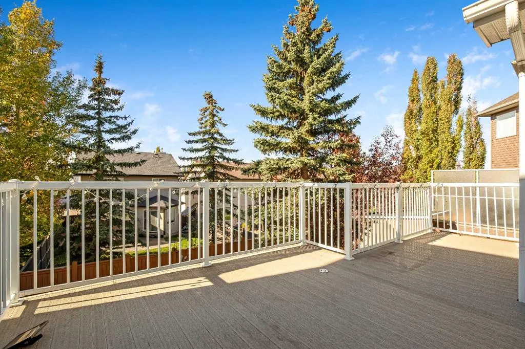 44 Rocky Ridge Close NW