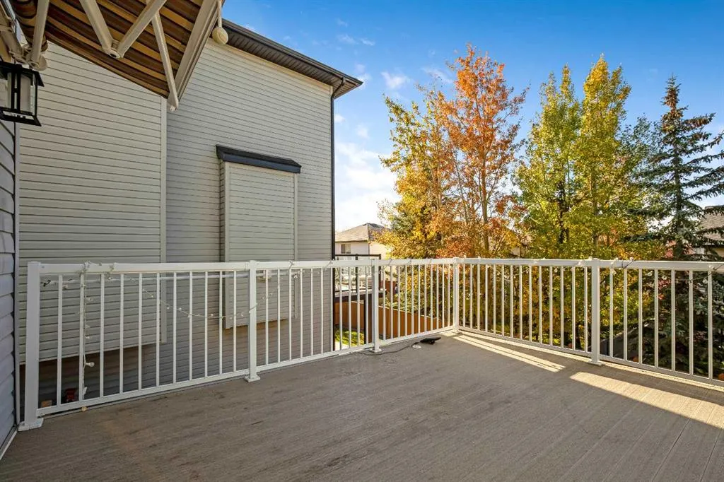 44 Rocky Ridge Close NW