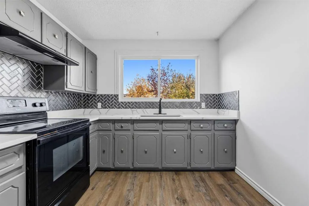 120 Whitefield Drive NE