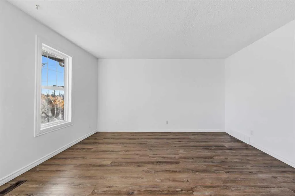 120 Whitefield Drive NE