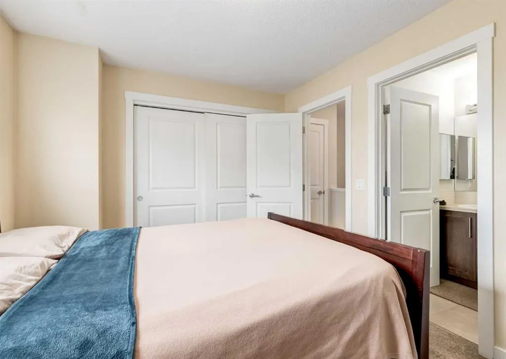 1225 Kings Heights Way SE #703