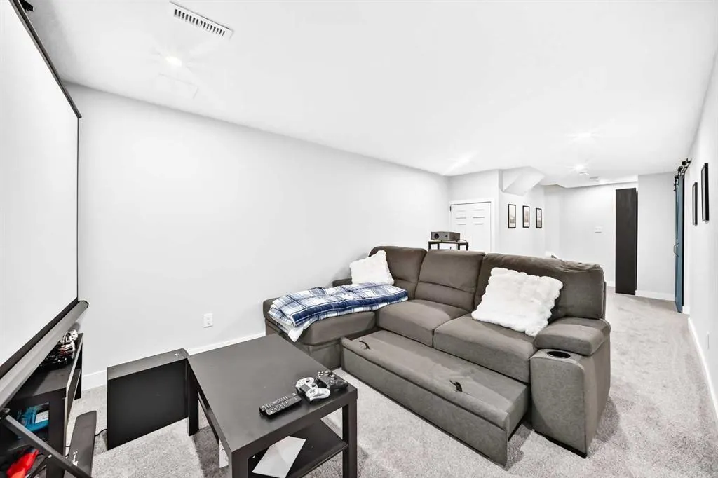 52 Cedargrove Road SW