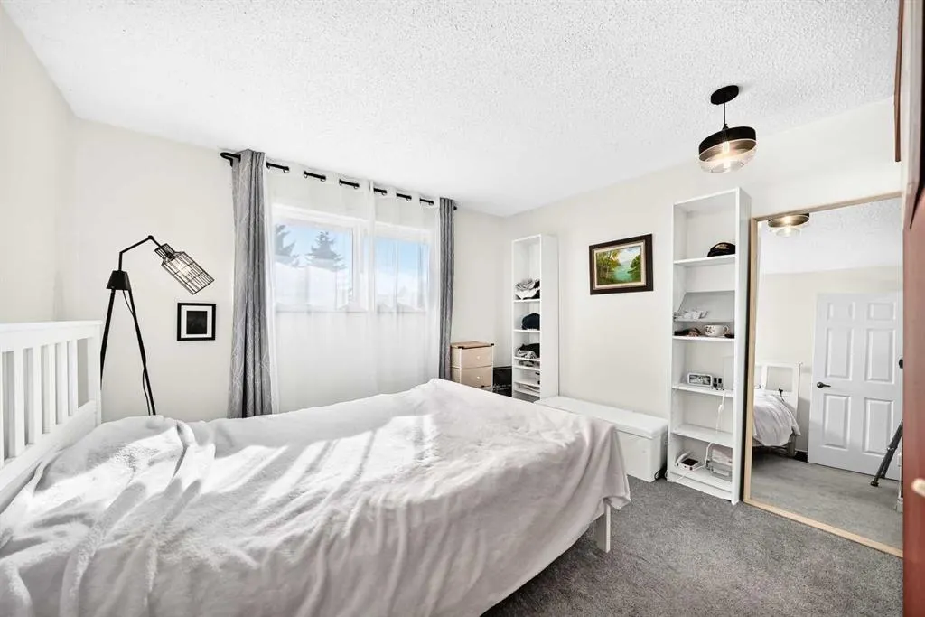 52 Cedargrove Road SW