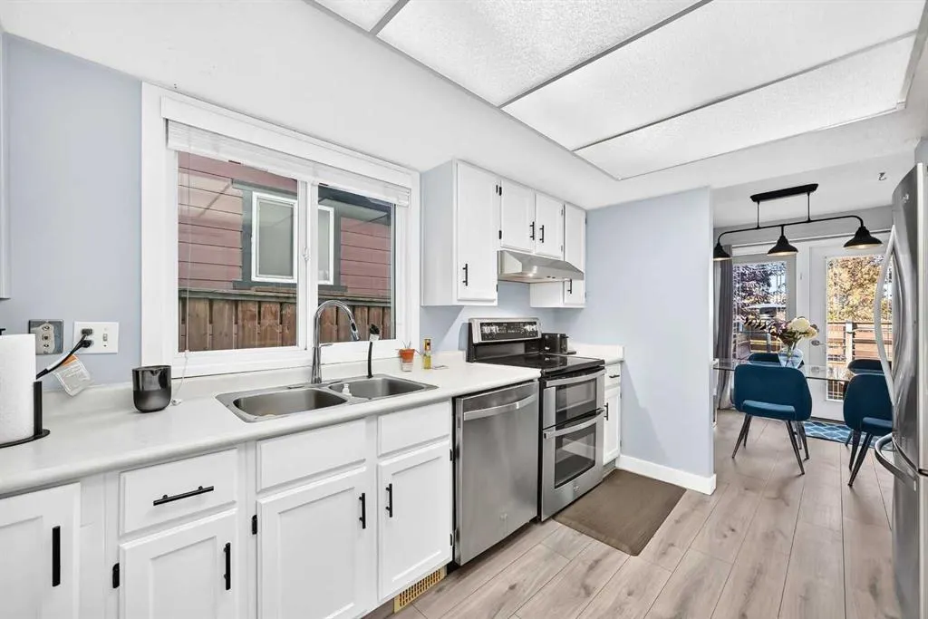 52 Cedargrove Road SW