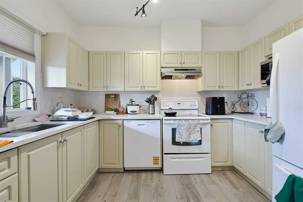 613 19 Street SE #101