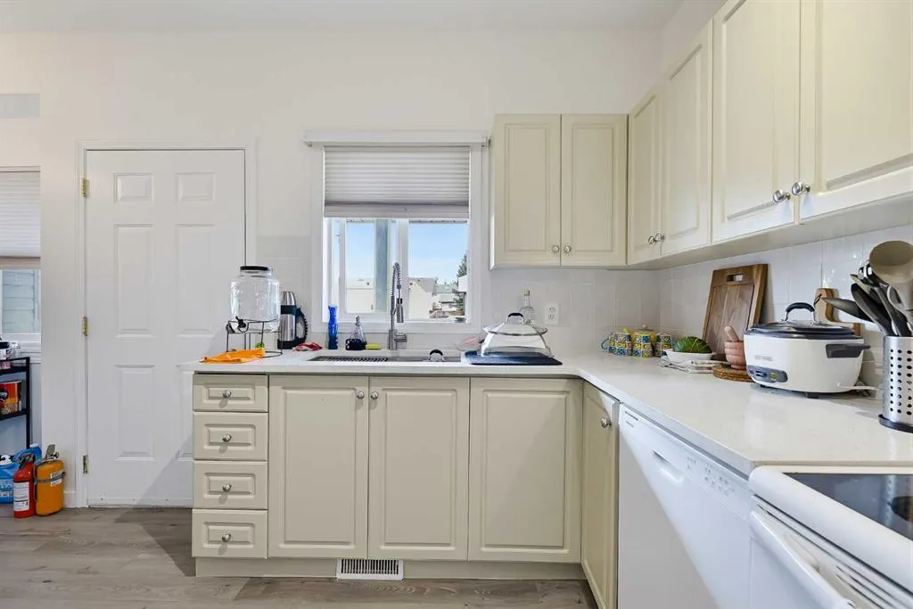 613 19 Street SE #101