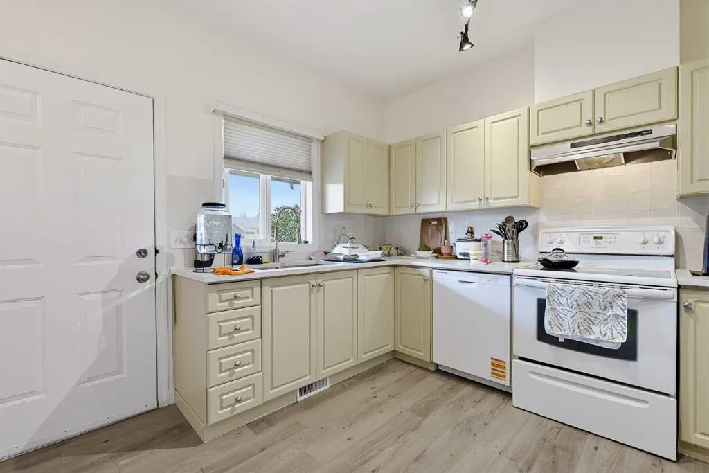 613 19 Street SE #101
