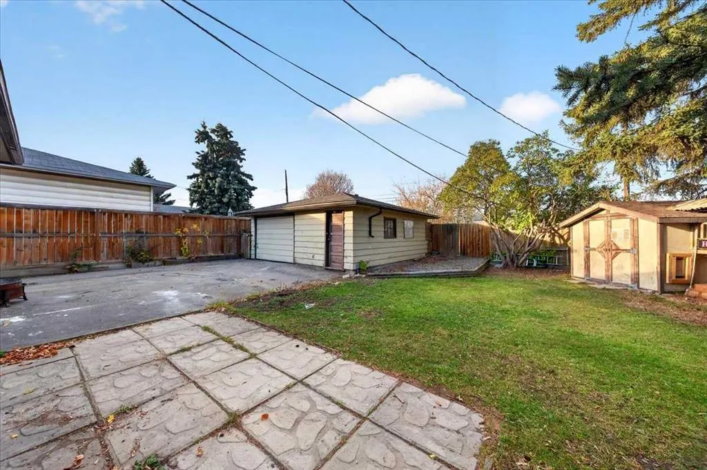 8 Hogarth Crescent SW