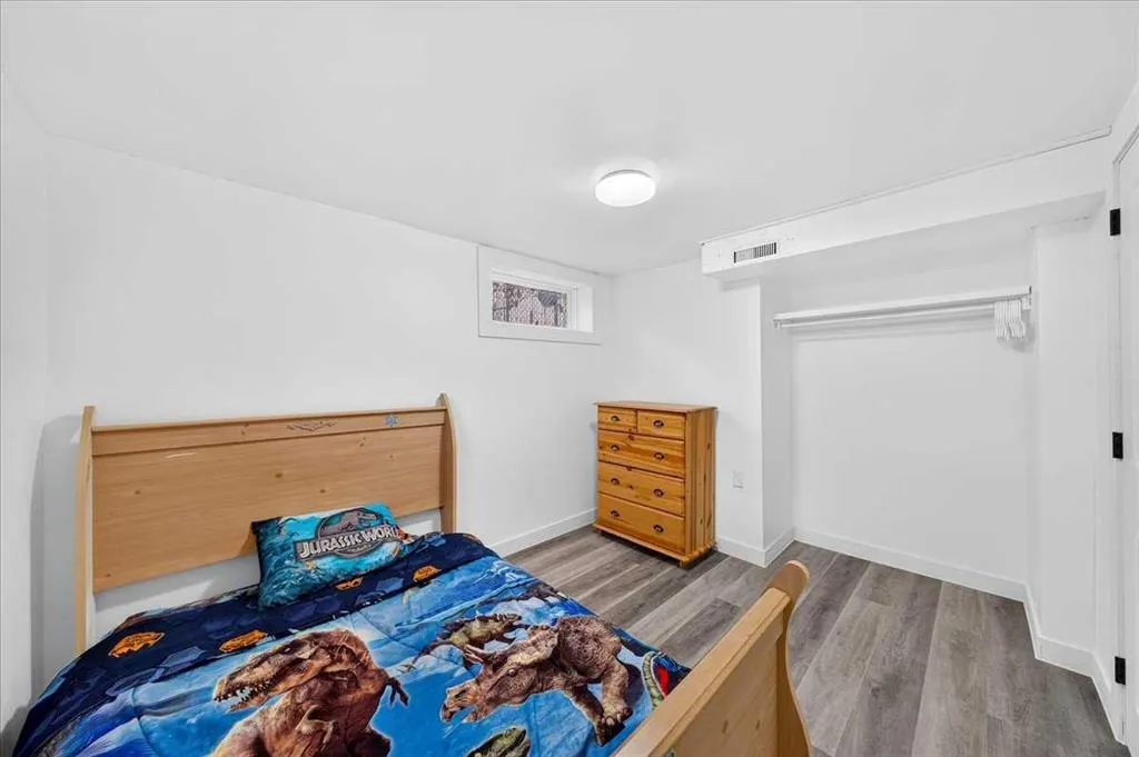 8 Hogarth Crescent SW
