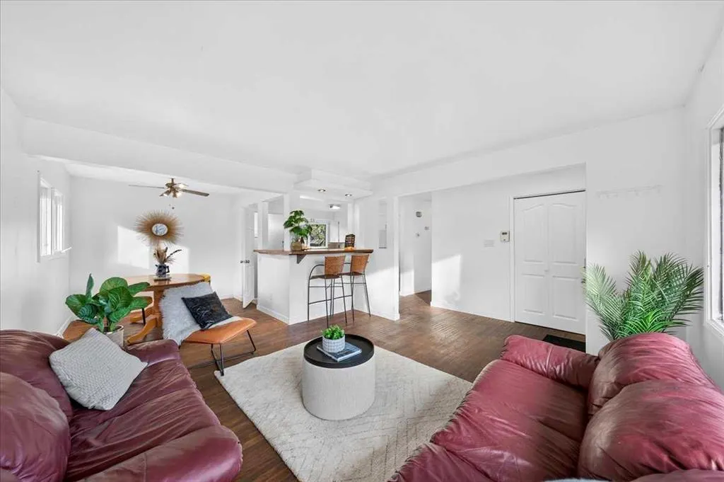 8 Hogarth Crescent SW