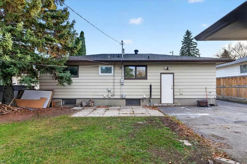 8 Hogarth Crescent SW