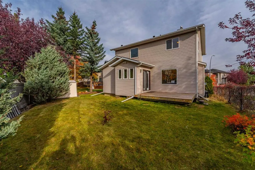 202 Panorama Hills Close NW