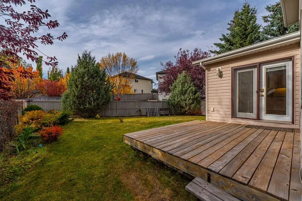 202 Panorama Hills Close NW