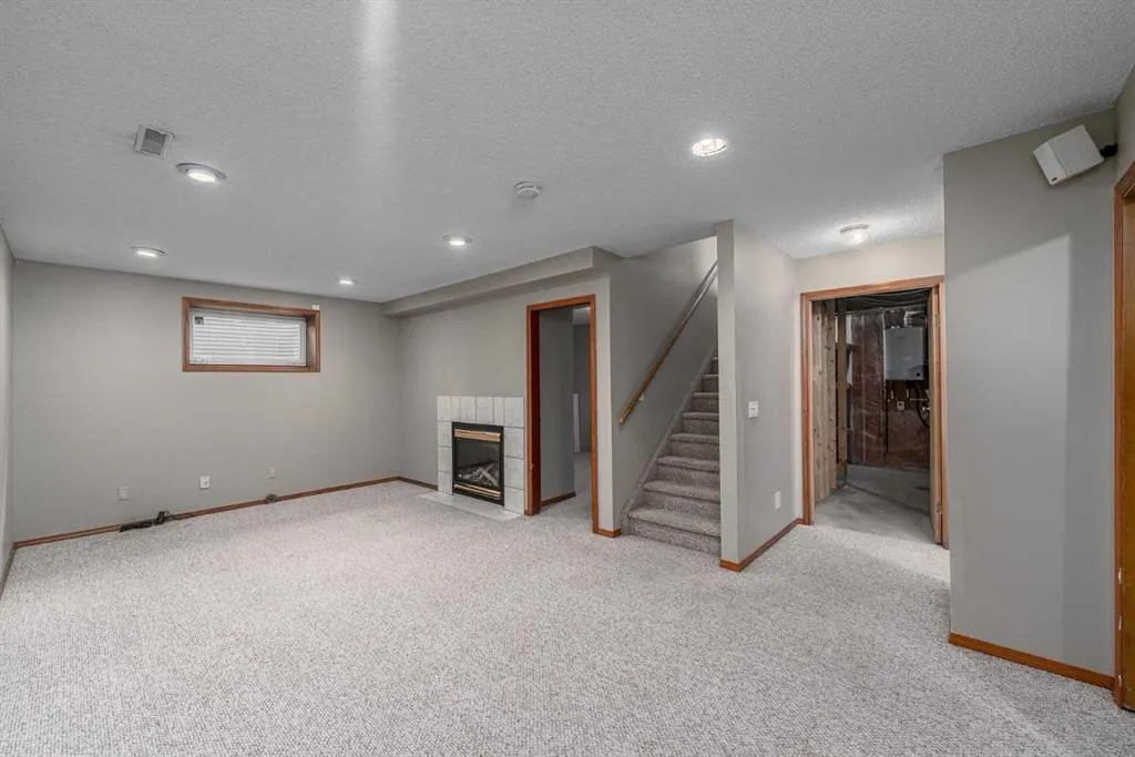 202 Panorama Hills Close NW