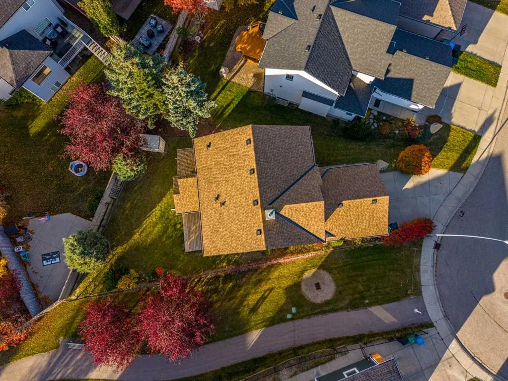 202 Panorama Hills Close NW