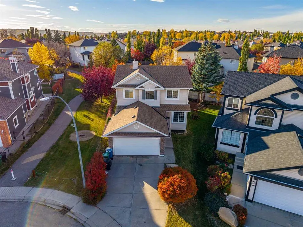 202 Panorama Hills Close NW