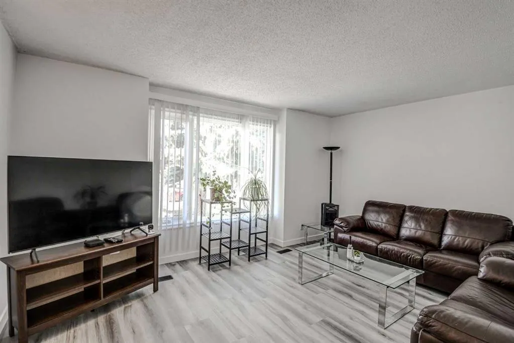 184 Erin Croft Crescent SE