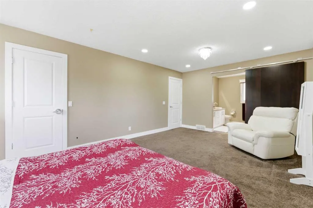 36 Varsity Estates Court NW