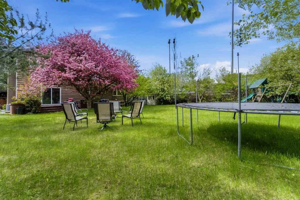 36 Varsity Estates Court NW