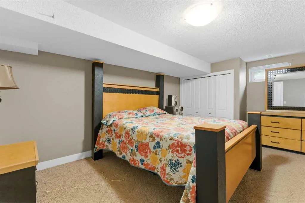 36 Varsity Estates Court NW