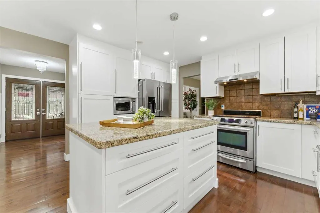 36 Varsity Estates Court NW