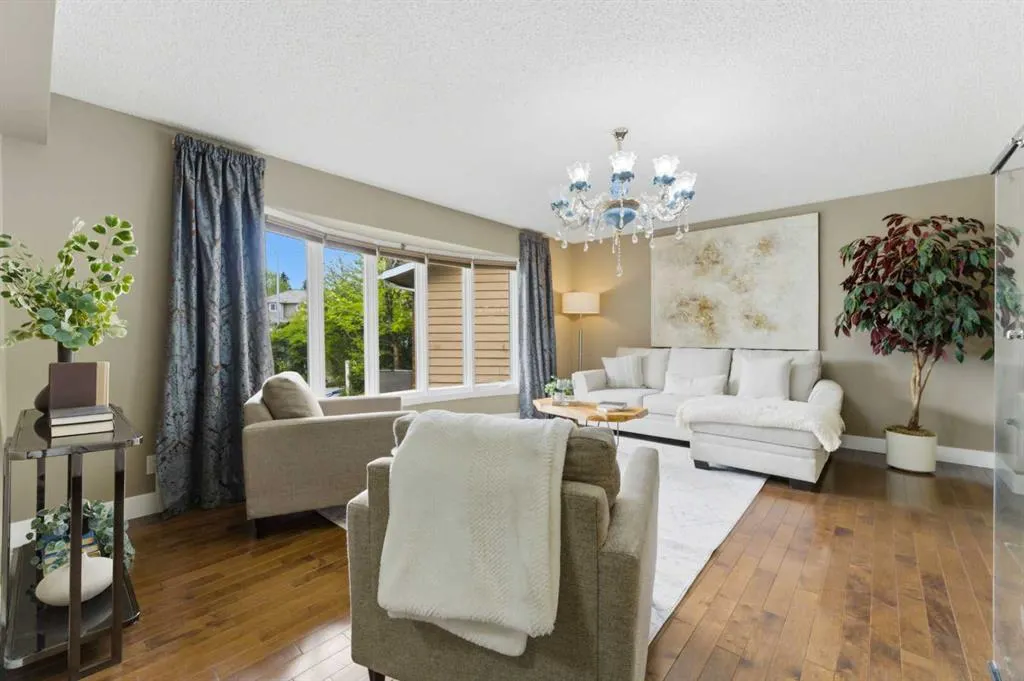 36 Varsity Estates Court NW