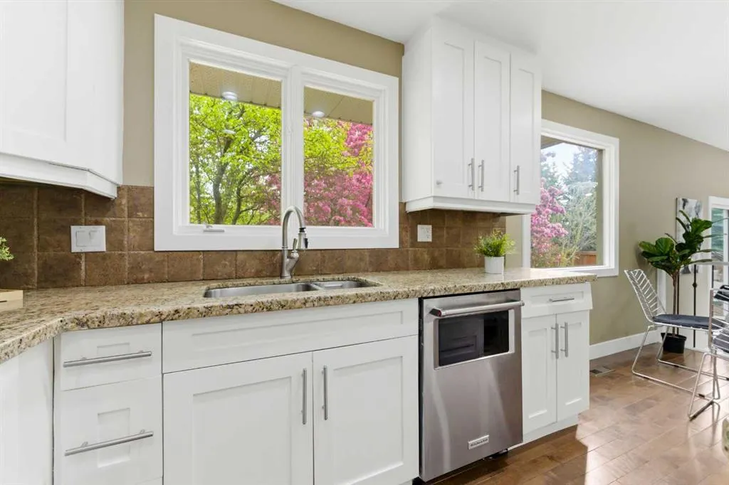 36 Varsity Estates Court NW