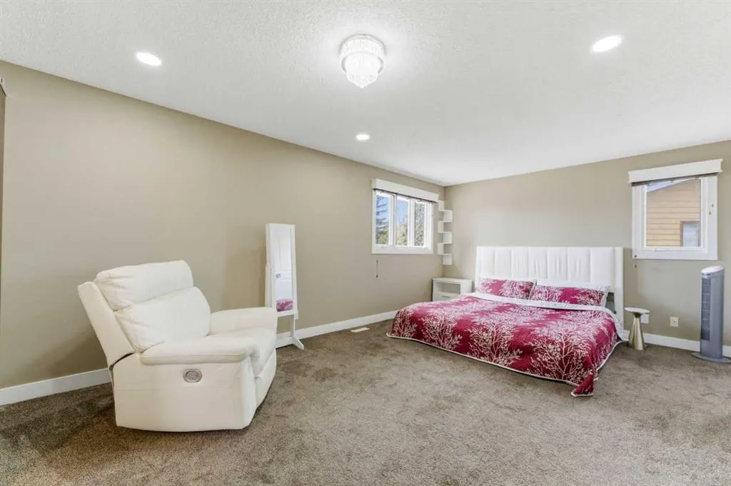 36 Varsity Estates Court NW
