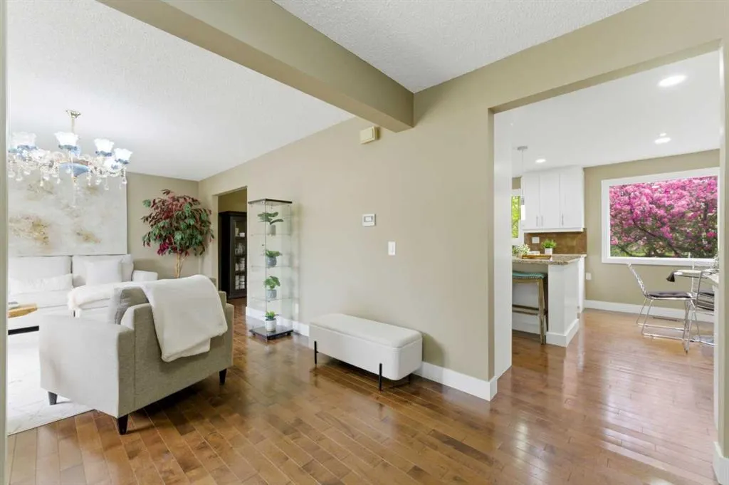 36 Varsity Estates Court NW