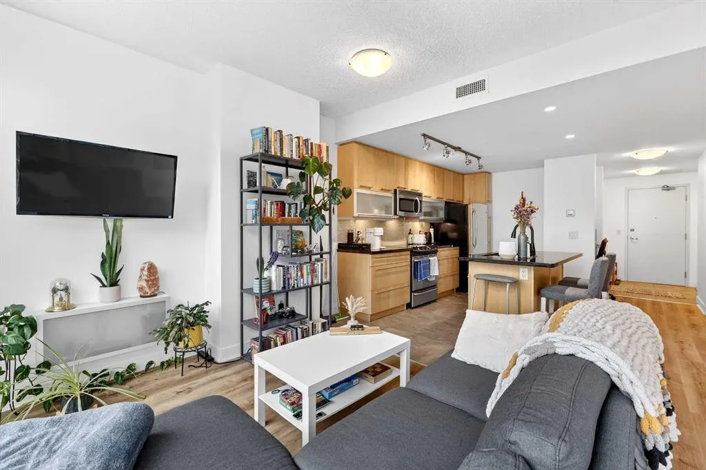 215 13 Avenue SW #302