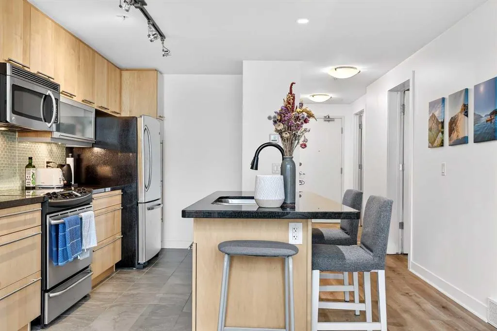 215 13 Avenue SW #302