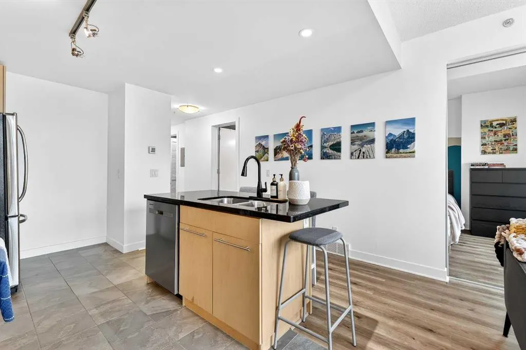 215 13 Avenue SW #302
