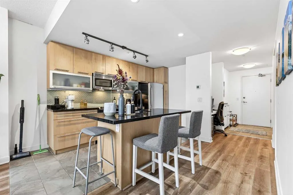 215 13 Avenue SW #302